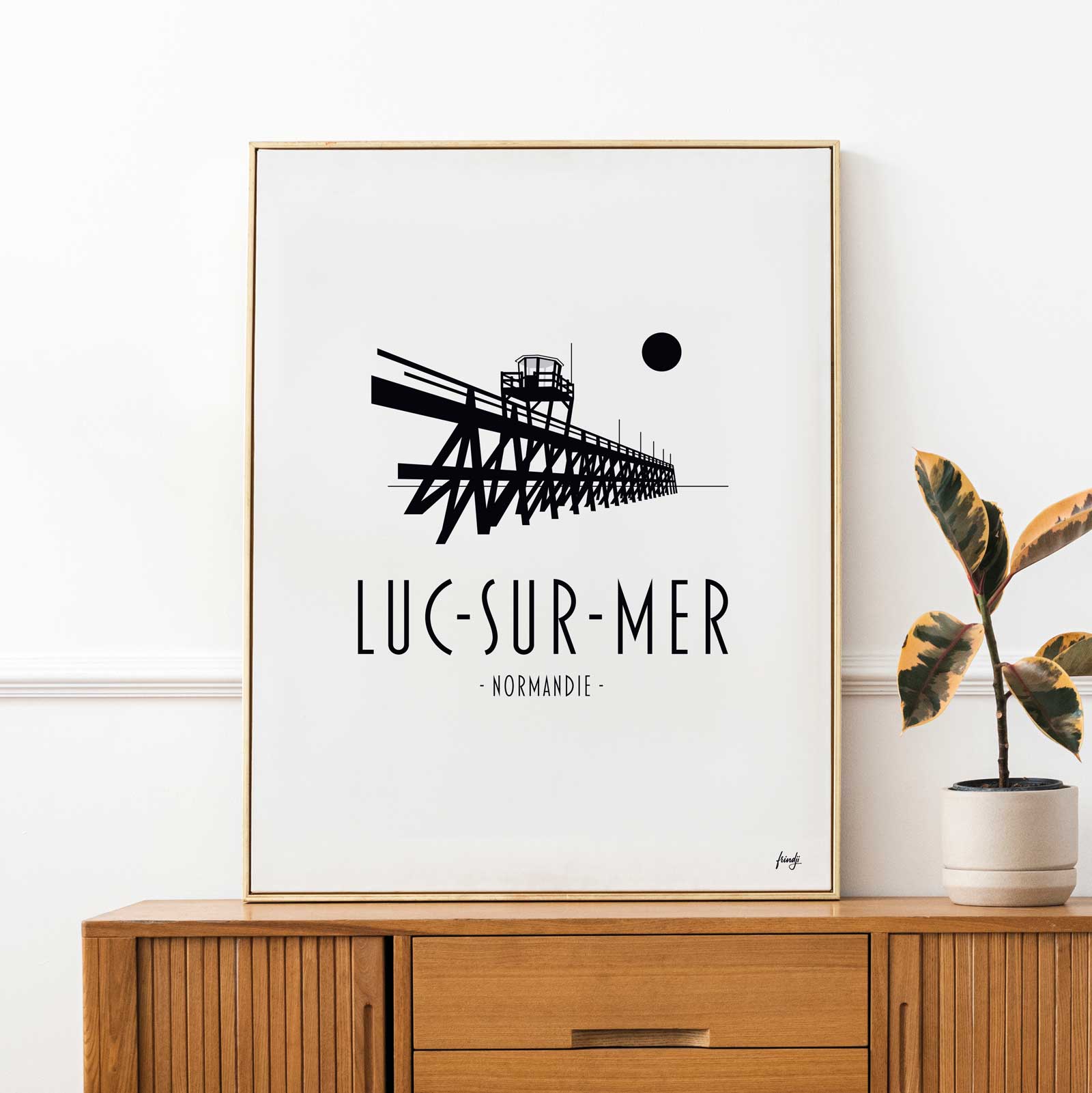 Luc-sur-mer et sa jeté en normandie pour une décoration tendance en affiche