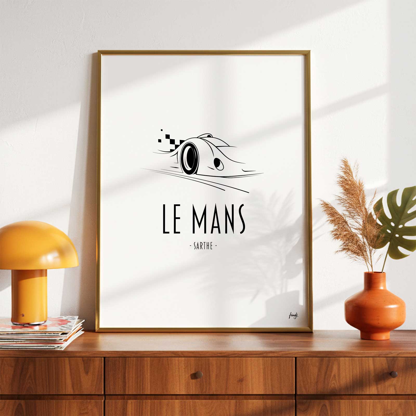 Plongez dans l'adrénaline des 24h avec ce poster du Mans. Une illustration dynamique avec voiture de course et drapeau à damier, parfaite pour les fans de sport automobile.